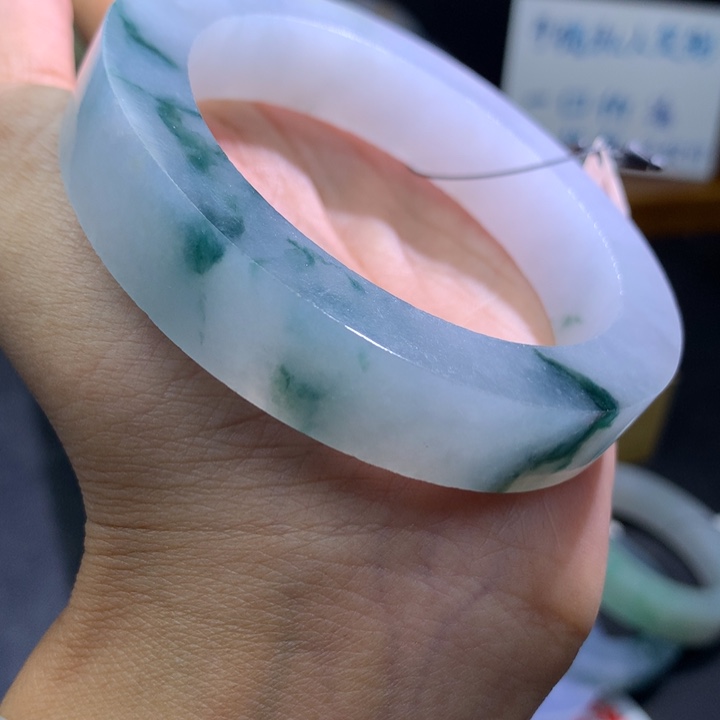 定制翡翠未镶嵌翡翠手镯