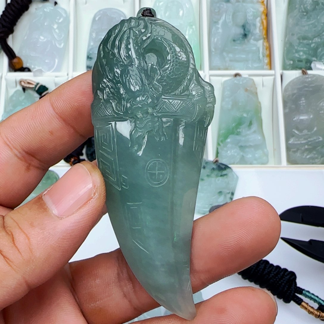 翡翠颈饰未镶嵌，