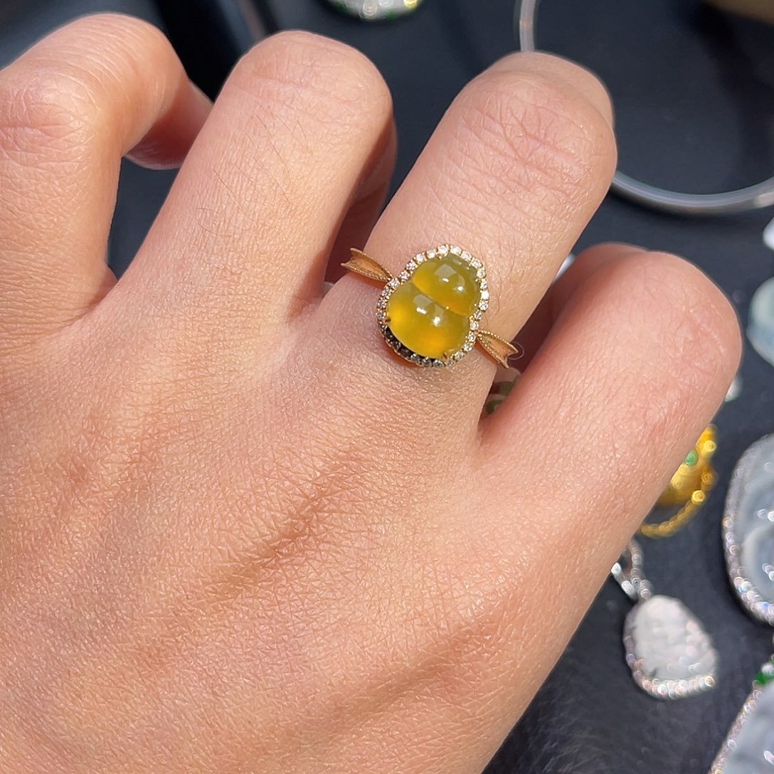 翡翠18K金镶嵌戒指葫芦