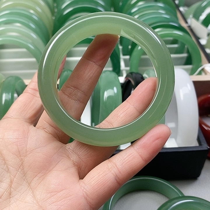 东陵石手镯未镶嵌欢**语