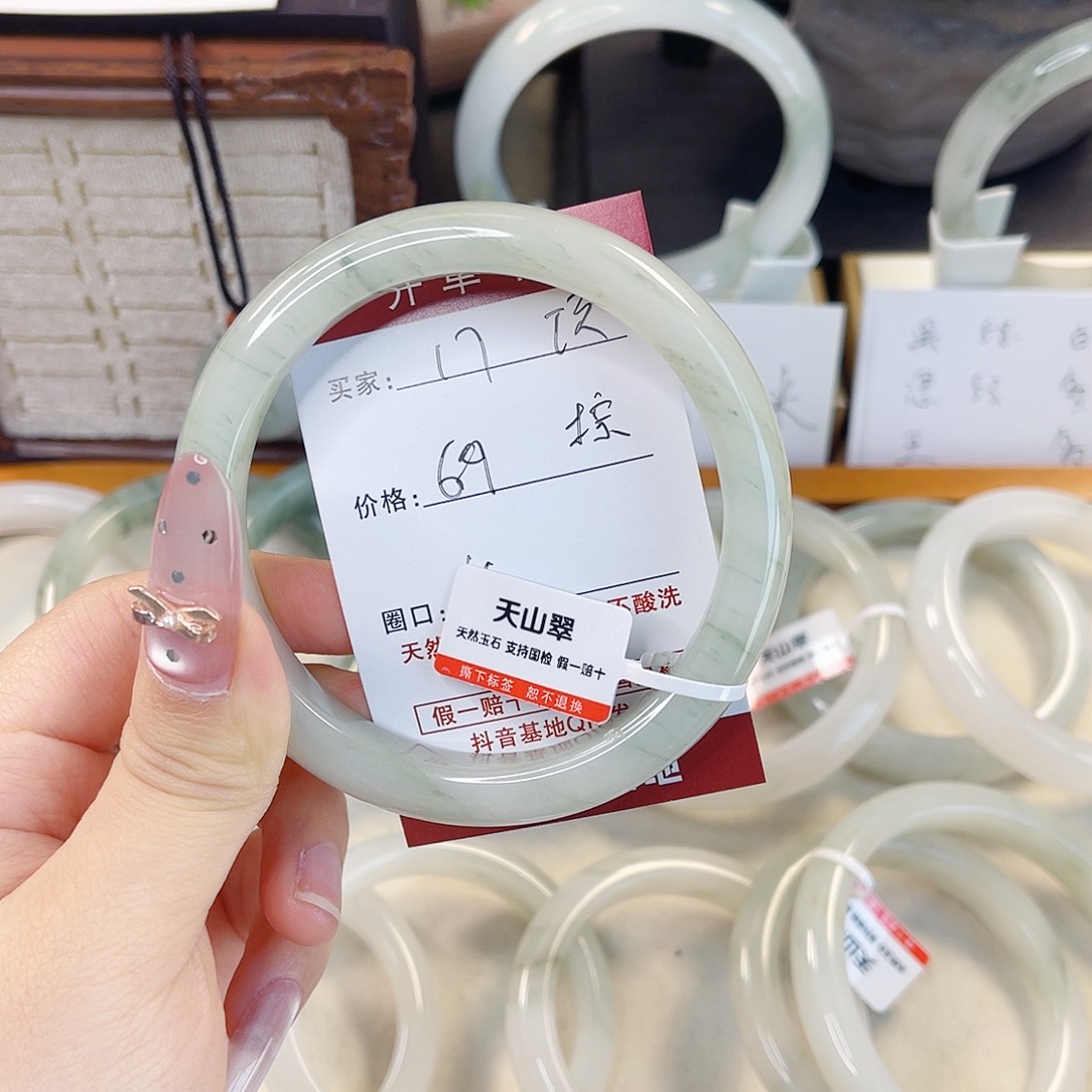 石英质玉未镶嵌手镯17