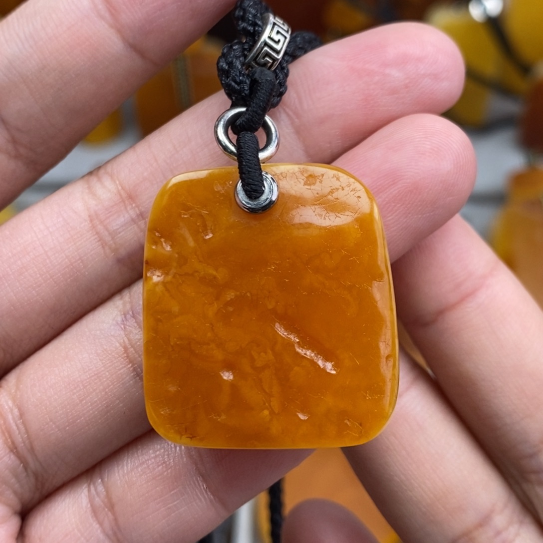 琥珀吊坠(赠链)未镶嵌