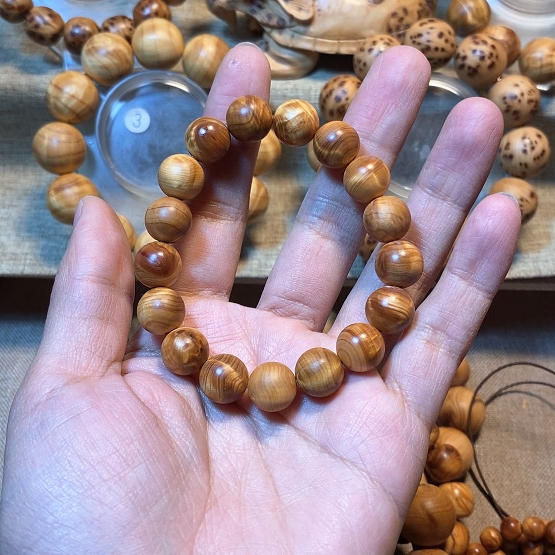 柏木（崖柏）嗨***生崖柏闪电1.2x108颗