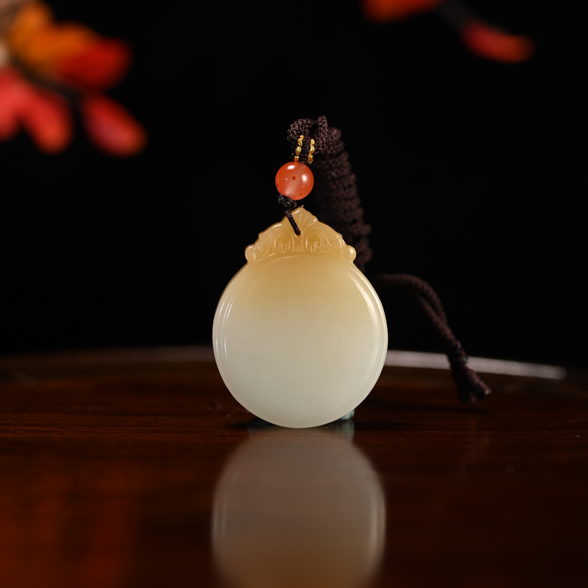 Lot8819 25YU108554和田玉且末糖挂件/匡时