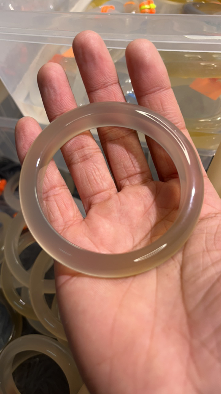 天然玛瑙玉髓手镯马料