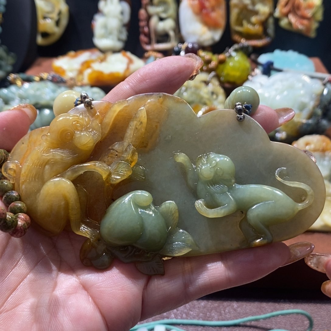 蛇纹石玉颈饰未镶嵌