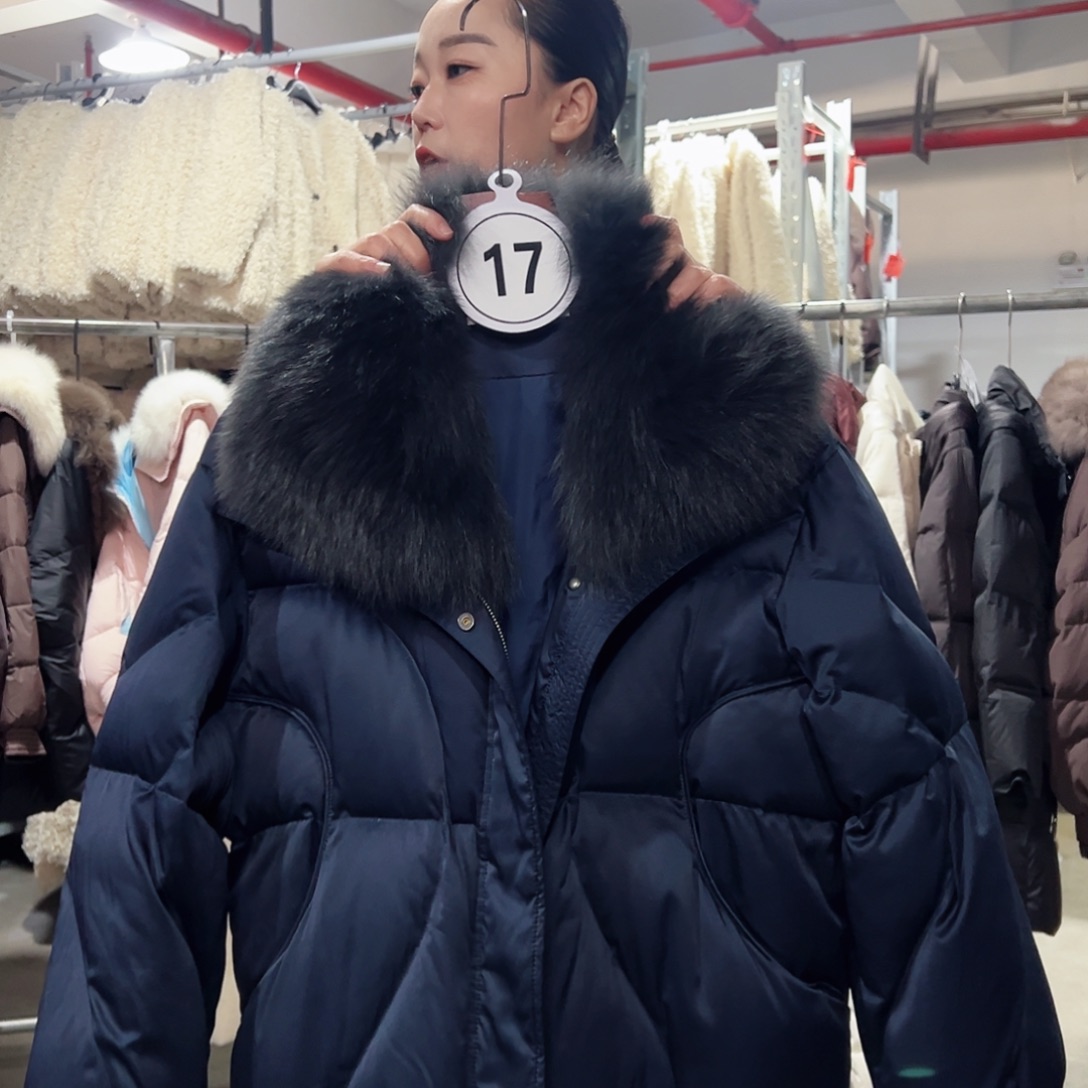 郑***缘时尚保暖狐狸外套17号