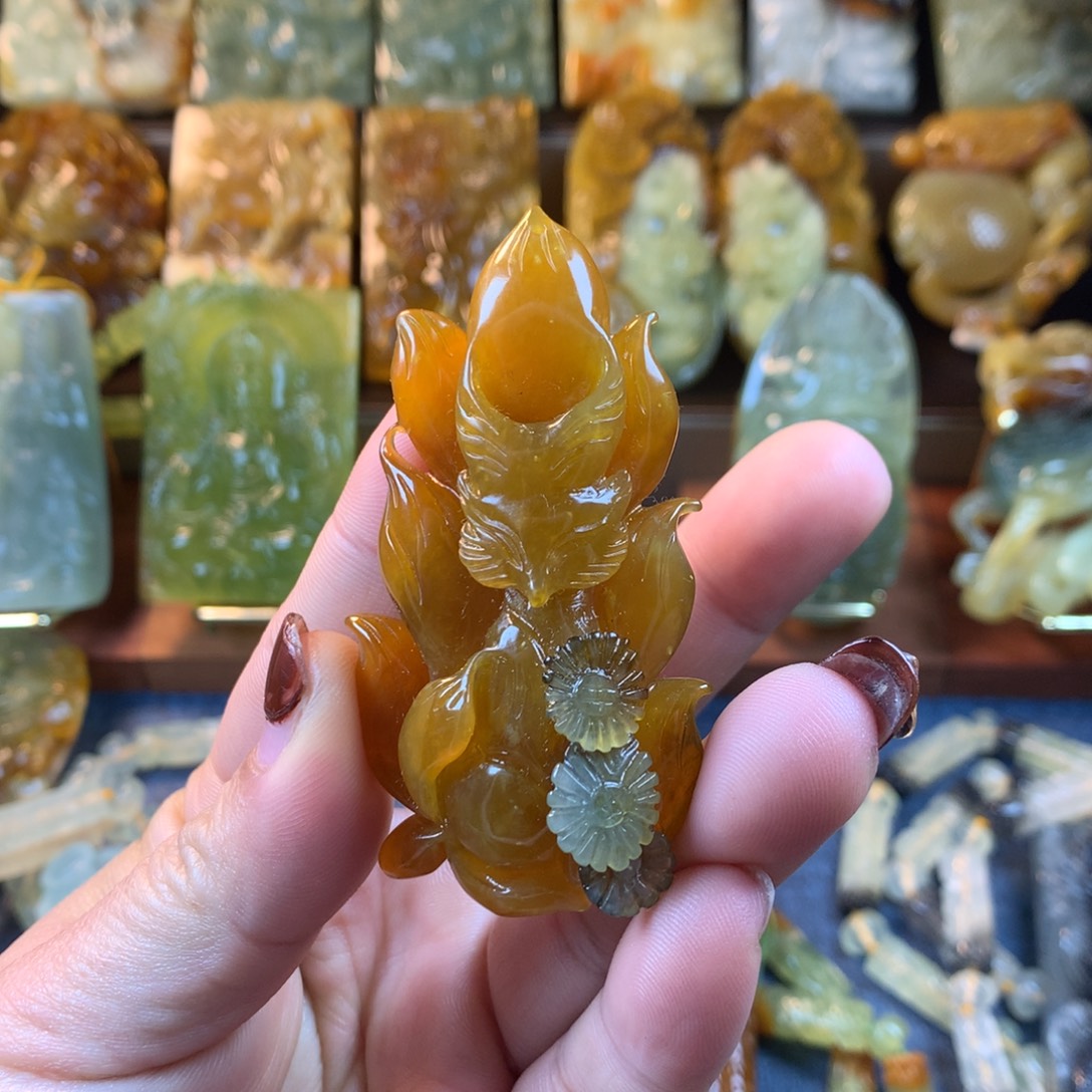 蛇纹石玉未镶嵌颈饰