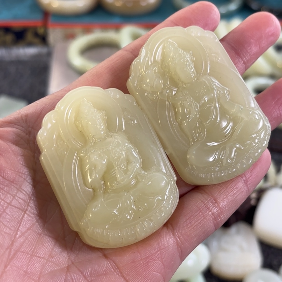 蔡***）和田玉（糖玉）未镶嵌颈饰