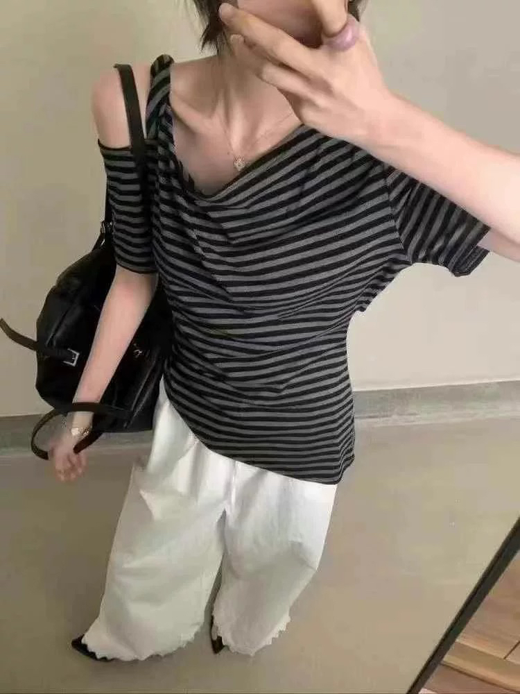 越野兔休闲风露肩T恤一字领斜边短袖758