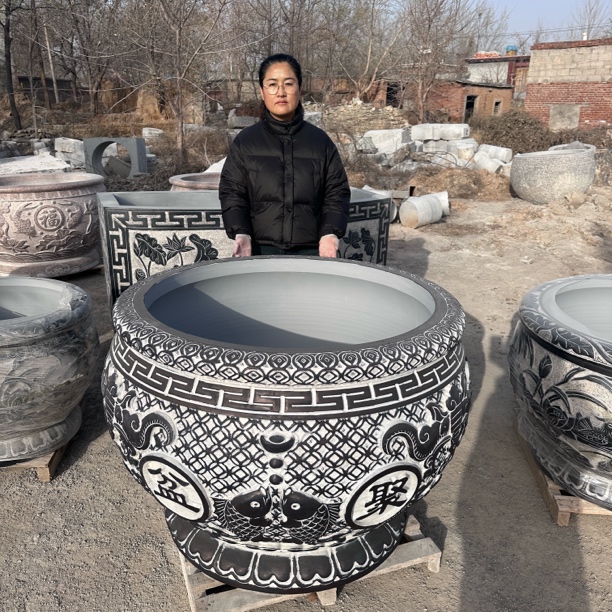 青石门海石雕鱼缸天然石材圆缸中式庭院别墅家用养鱼石头鱼缸