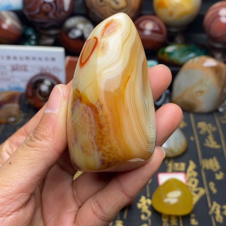 北***狼玛瑙/玉髓未镶嵌天然玛瑙玉髓俏皮灵动原石不退不换
