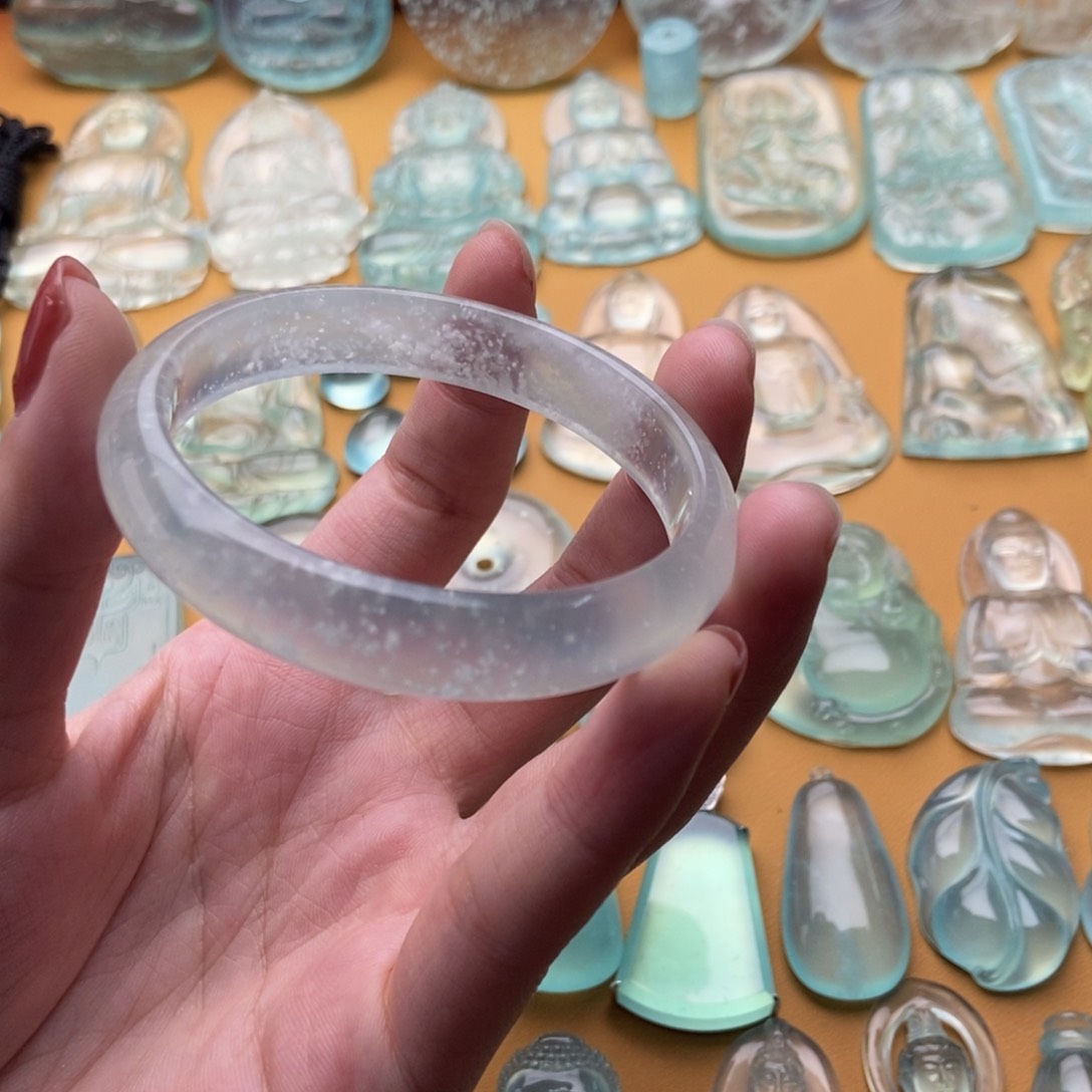 蛇纹石玉吊坠(不含链)未镶嵌e**e手镯