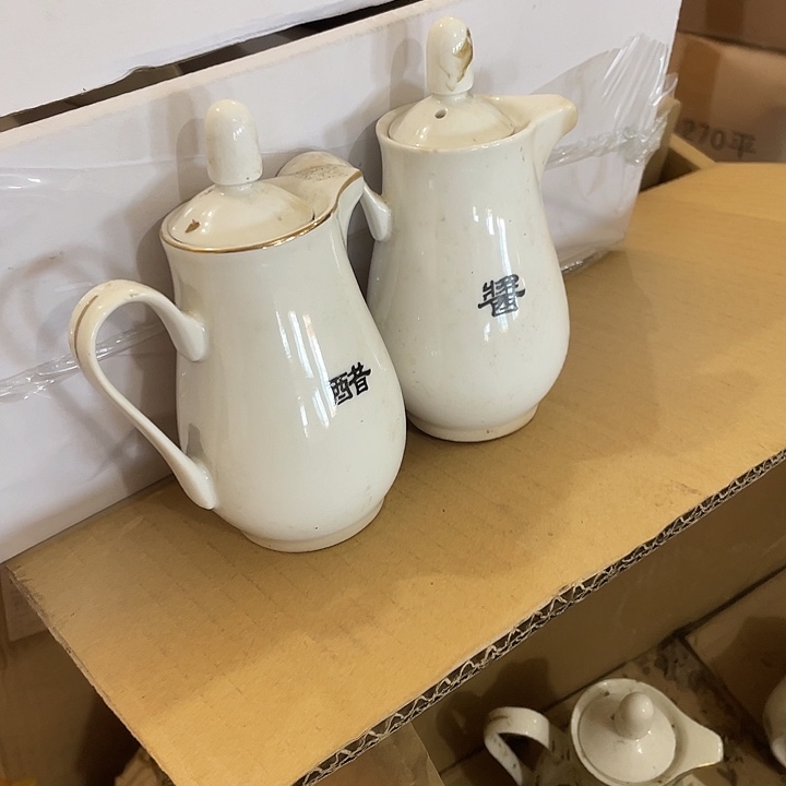 瓷片老白梅酱油醋壶一对