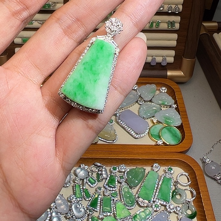 翡翠未镶嵌吊坠(不含链)