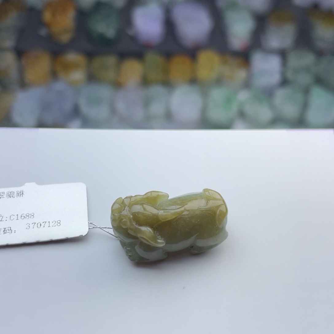 翡翠颈饰未镶嵌貔貅