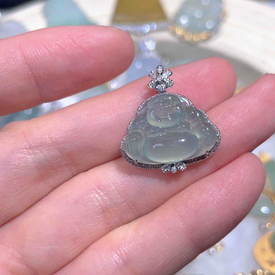 翡翠颈饰18K金镶嵌翡翠