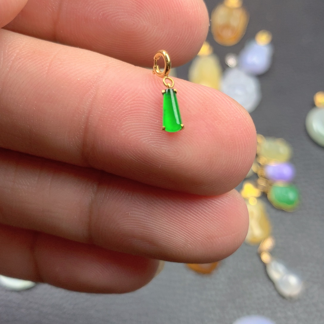 【闪购商品】颈饰18K金镶嵌翡翠翡翠