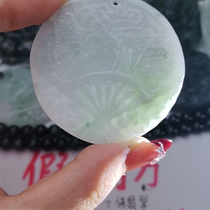 翡翠颈饰未镶嵌天然的A货翡翠