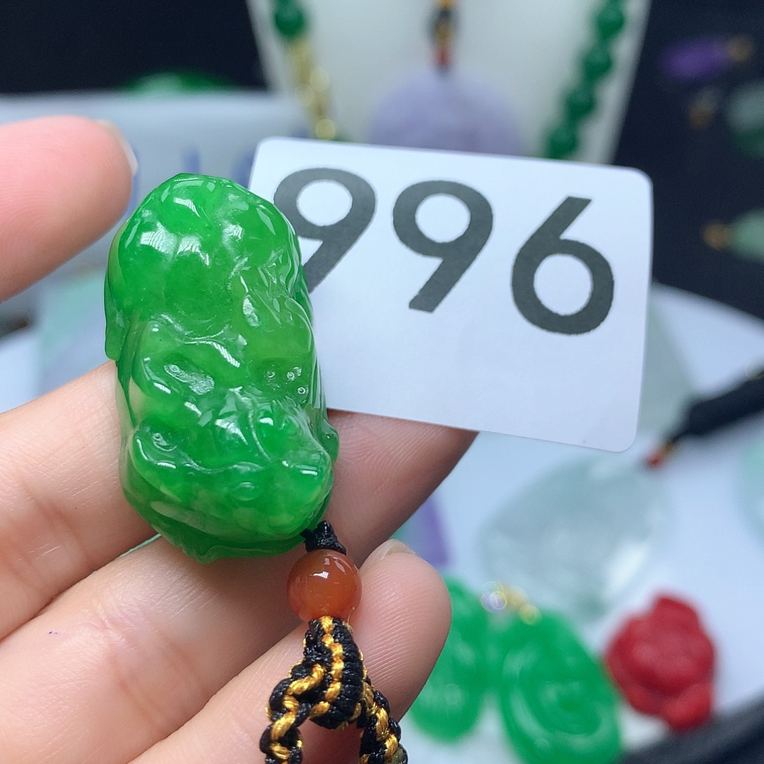 翡翠吊坠(赠链)未镶嵌