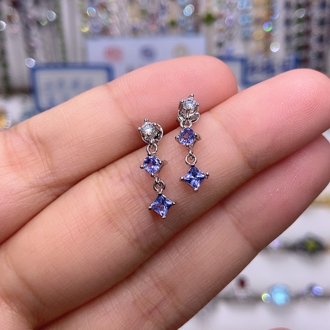 银S925镶嵌坦桑石耳饰