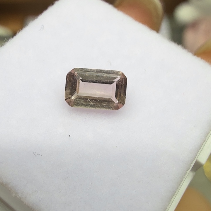 未镶嵌淡粉色4*6碧玺