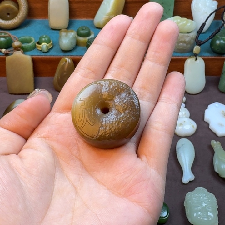 山***司和田玉未镶嵌颈饰