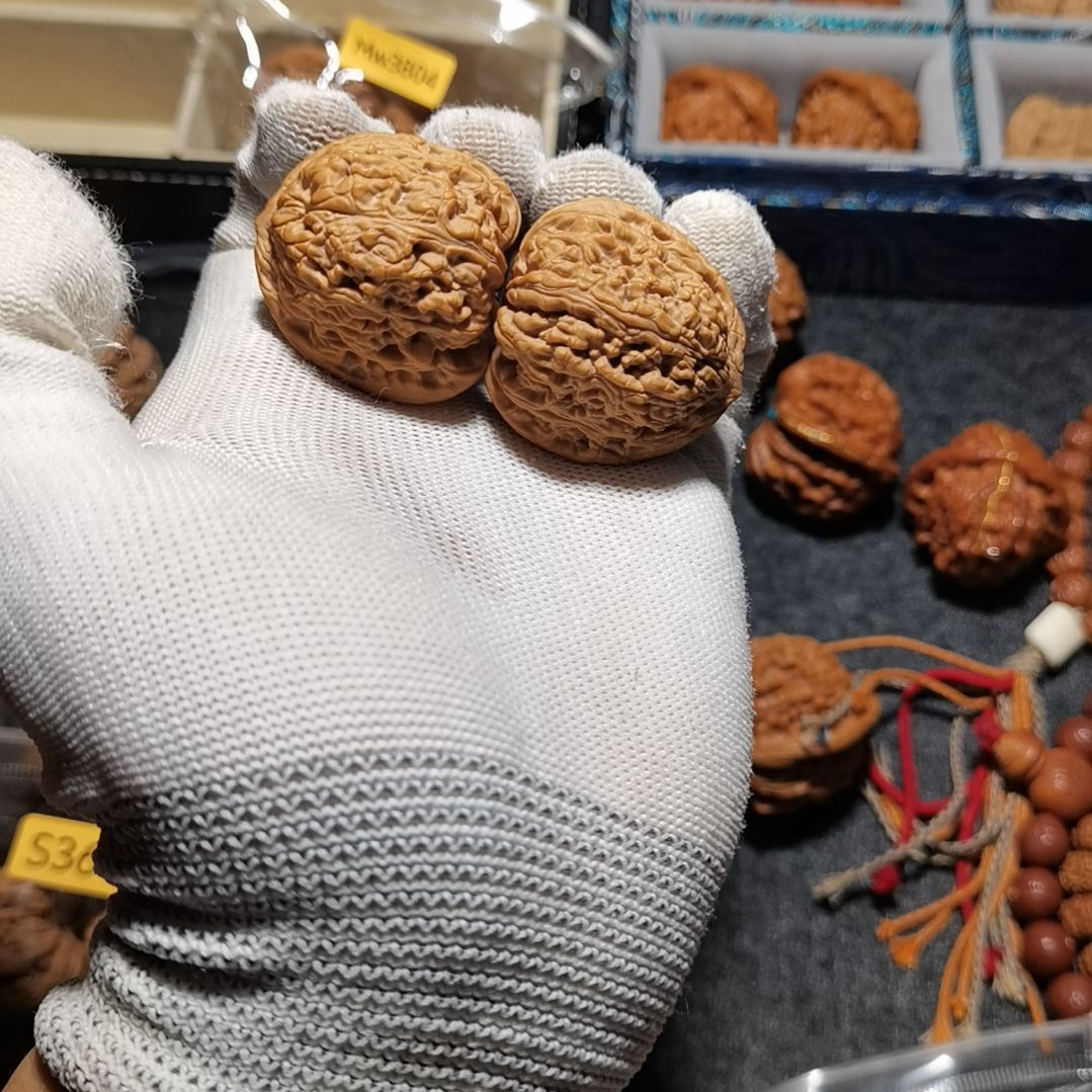 文玩核桃把件R****.司物密纹 3601