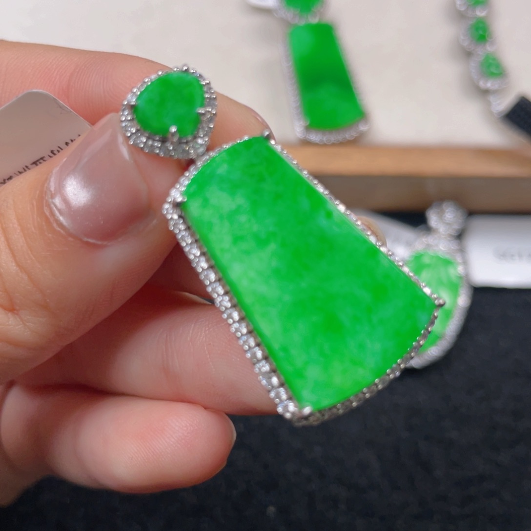 翡翠颈饰银S925镶嵌vg g h h b