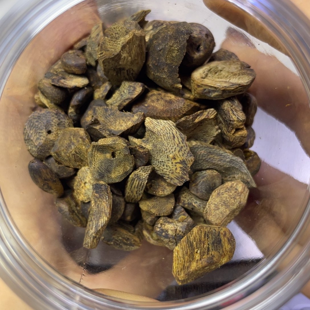 倔***强沉香碎屑沉香树丁暇疵珠80克