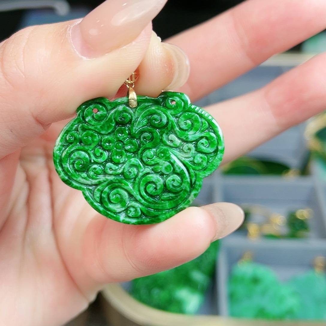 翡翠颈饰18K金镶嵌吊坠