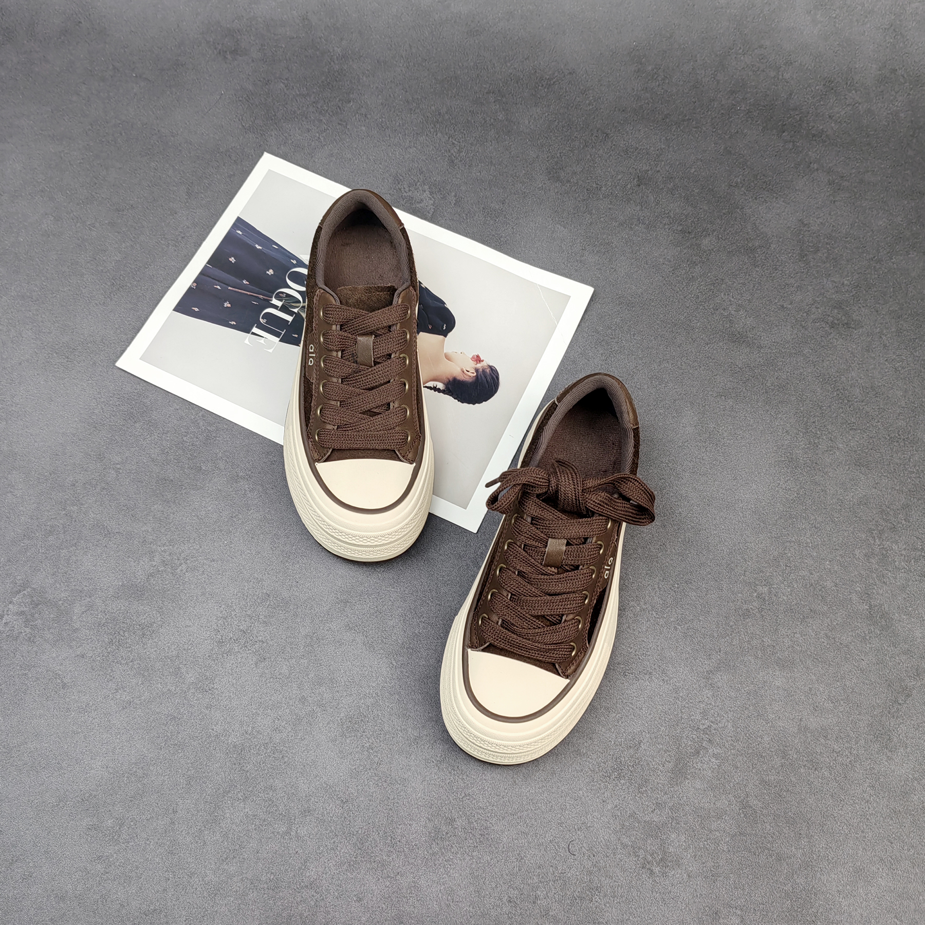 秋冬新款厚底时尚百搭舒适松糕底女板鞋面包鞋-25-187