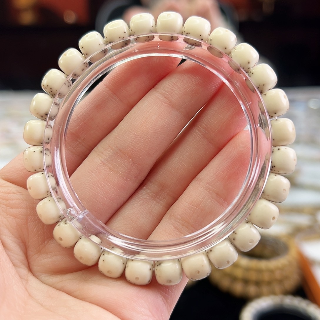 星月菩提手串Fqh8*7全玉化骨瓷白 半壁贯穿通体 颗粒星