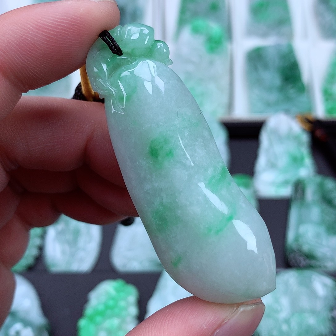 翡翠颈饰未镶嵌翡翠吊坠