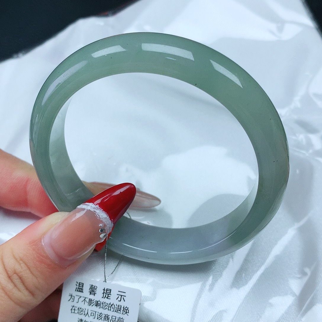 翡翠手镯未镶嵌54圈