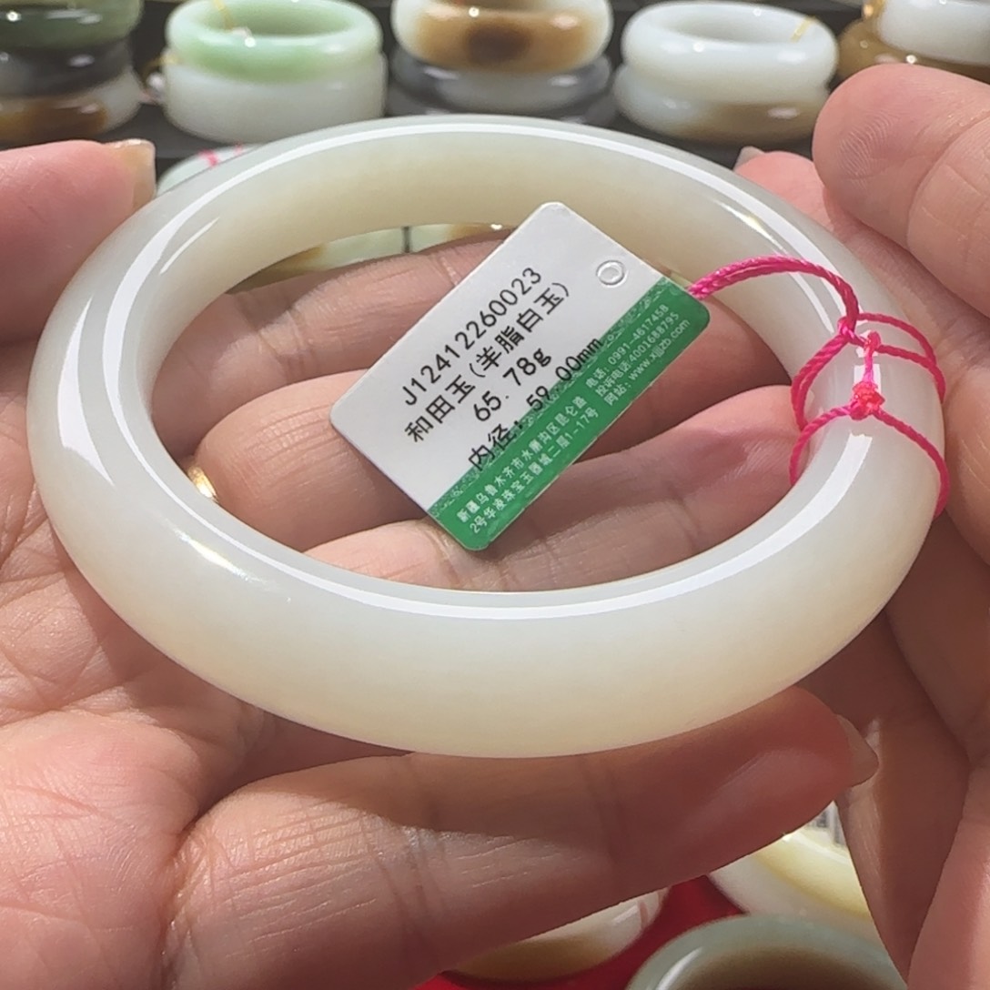 和田玉手镯未镶嵌