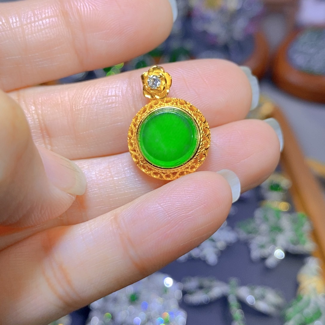 翡翠颈饰银S925镶嵌天然翡翠