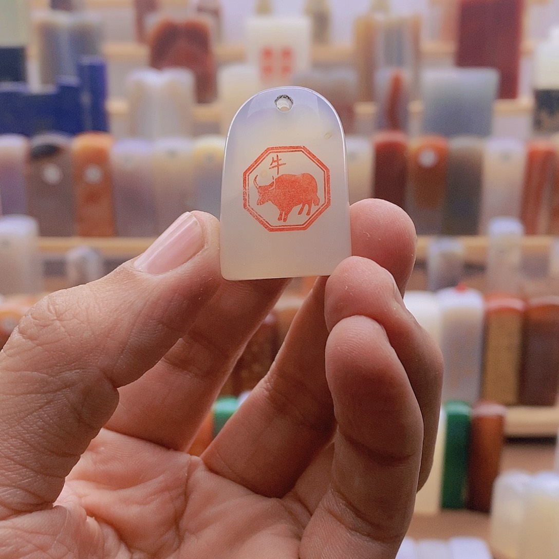 玛瑙/玉髓生肖牛不含刻字未镶嵌