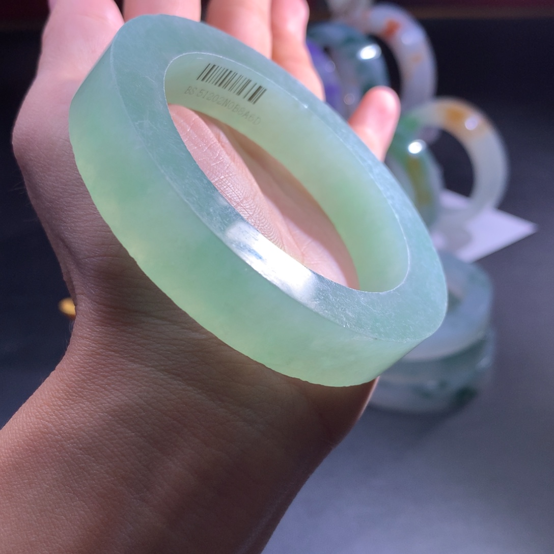 定制翡翠未镶嵌翡翠手镯