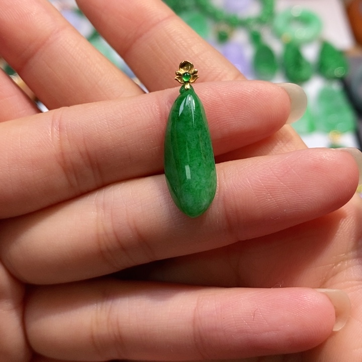 颈饰未镶嵌翡翠吊坠