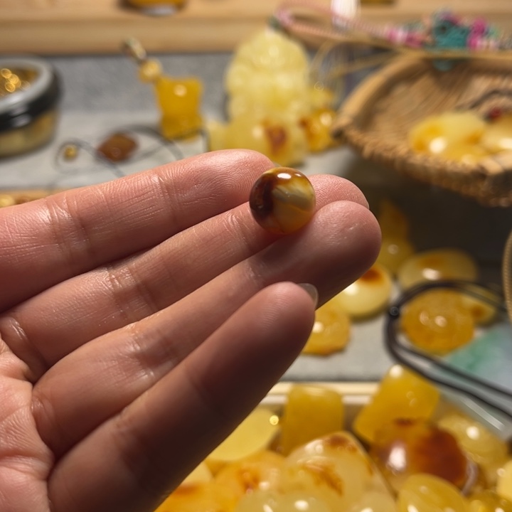 琥珀颈饰未镶嵌蜜蜡