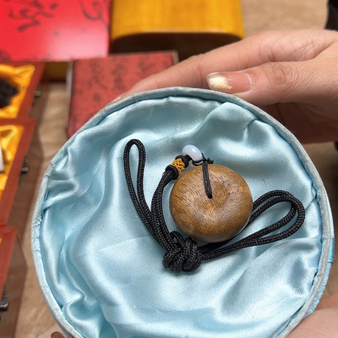 大叶紫檀（黑酸枝木类）