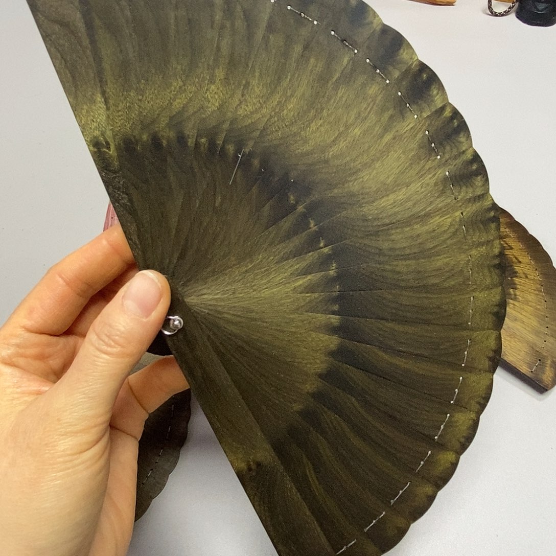 楠木琉*金丝楠木阴沉15折扇