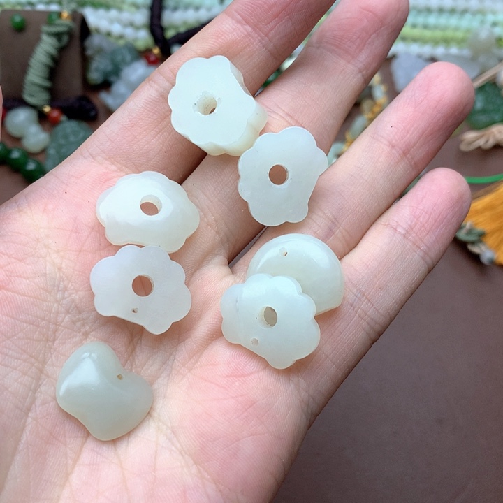 大***孟颈饰未镶嵌石英岩玉