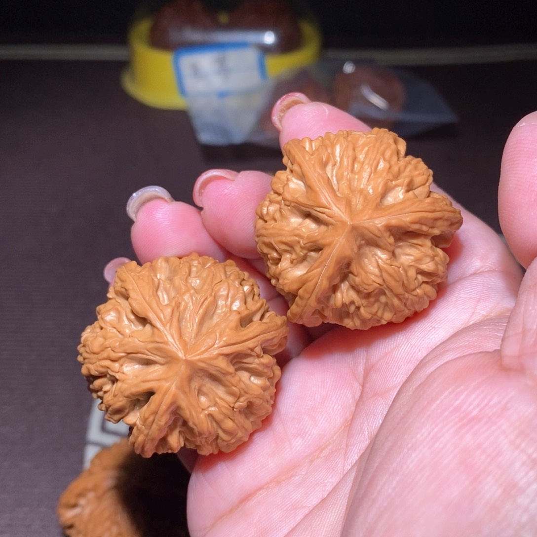 文玩核桃把件金*?玉龙粗筋三棱