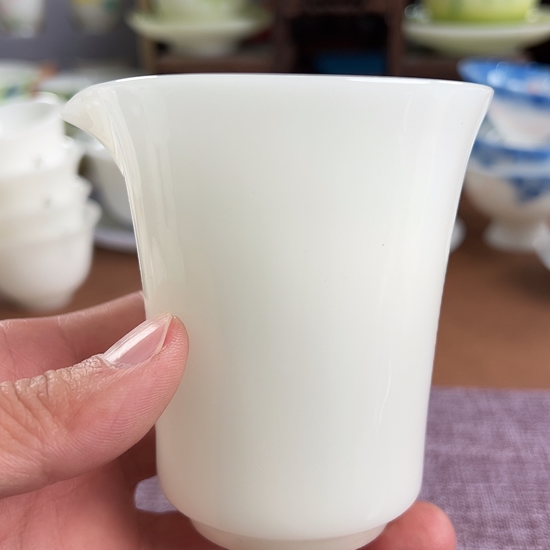 陶摆件采用璞玉瓷土制作