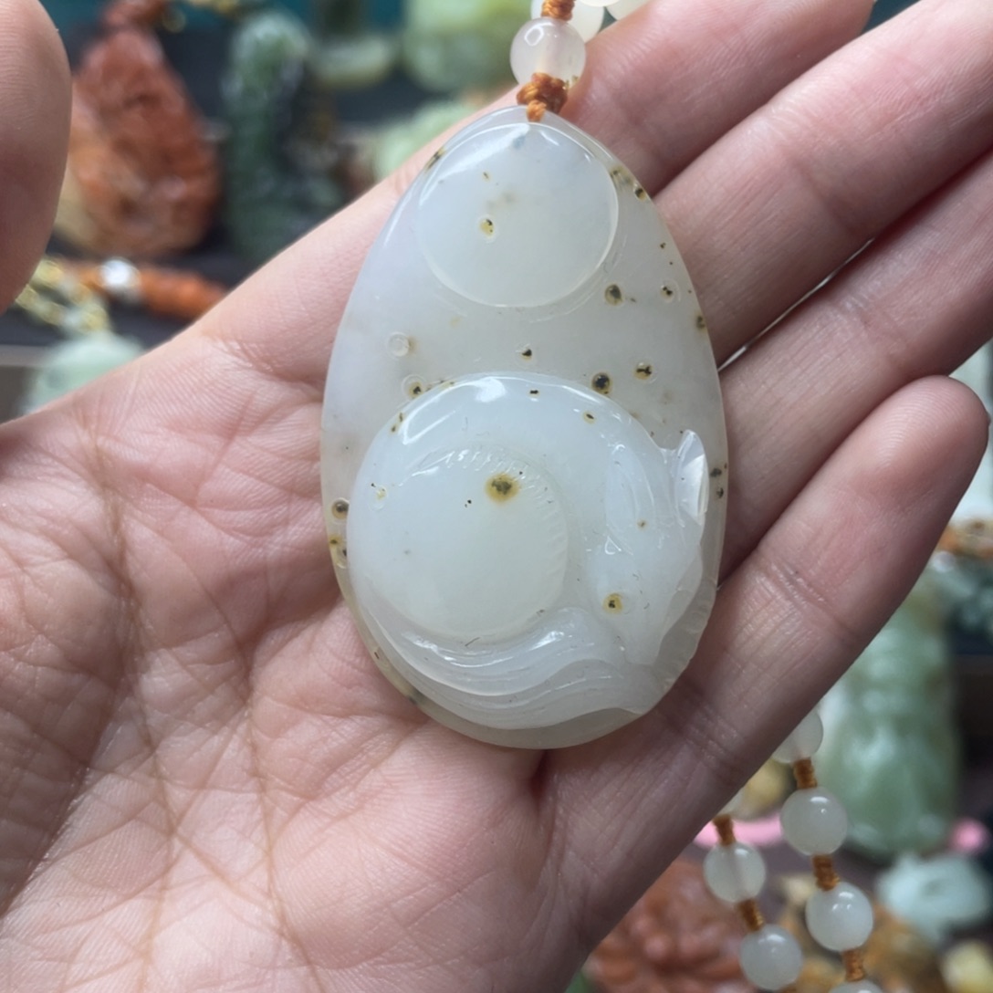 蛇纹石玉未镶嵌颈饰