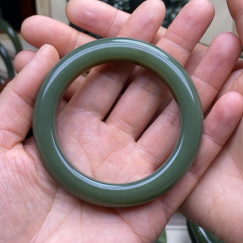 【闪购商品】和田玉手镯未镶嵌轻**月