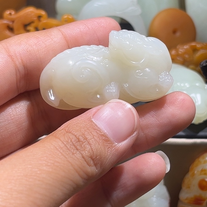 唯***主和田玉未镶嵌颈饰