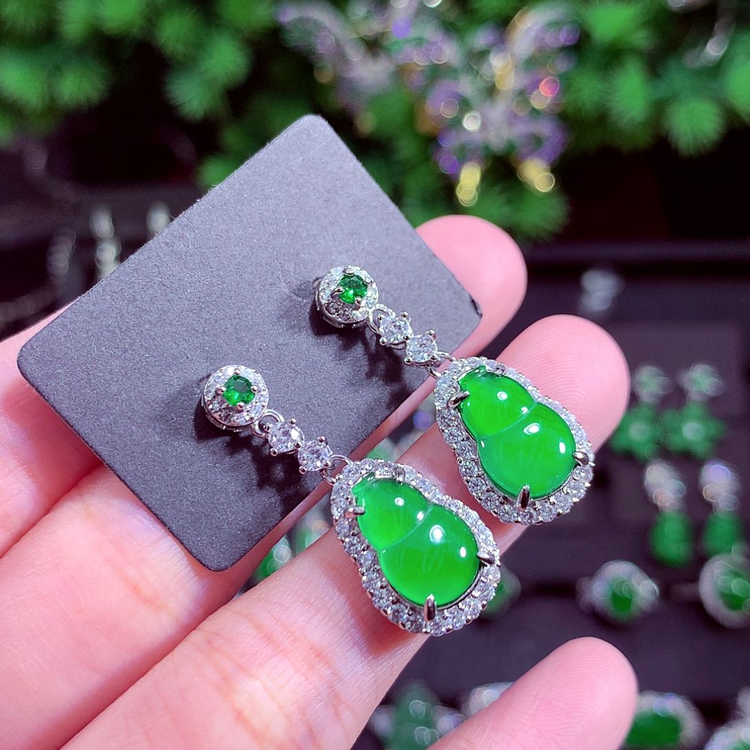 颈饰未镶嵌翡翠天然